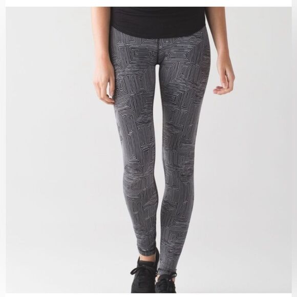 LULULEMON Wunder Under Tight (Hi-Rise) size 4 - Picture 2 of 10